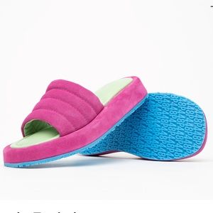 P448 Fuchsia Pink Suede Fergie Slide Sandal Size 39